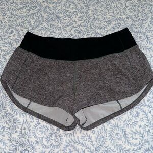 Lulu Lowrise Speed Up Shorts 2.5 Inseam